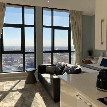Urban Awe Apartment-Itowers 23Rd Floor غابورون المظهر الخارجي الصورة
