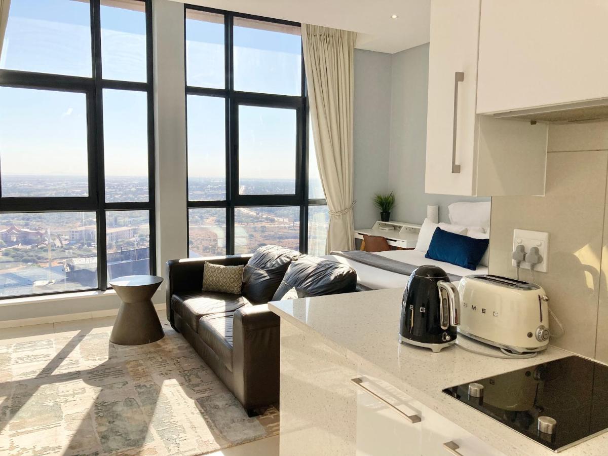 Urban Awe Apartment-Itowers 23Rd Floor غابورون المظهر الخارجي الصورة