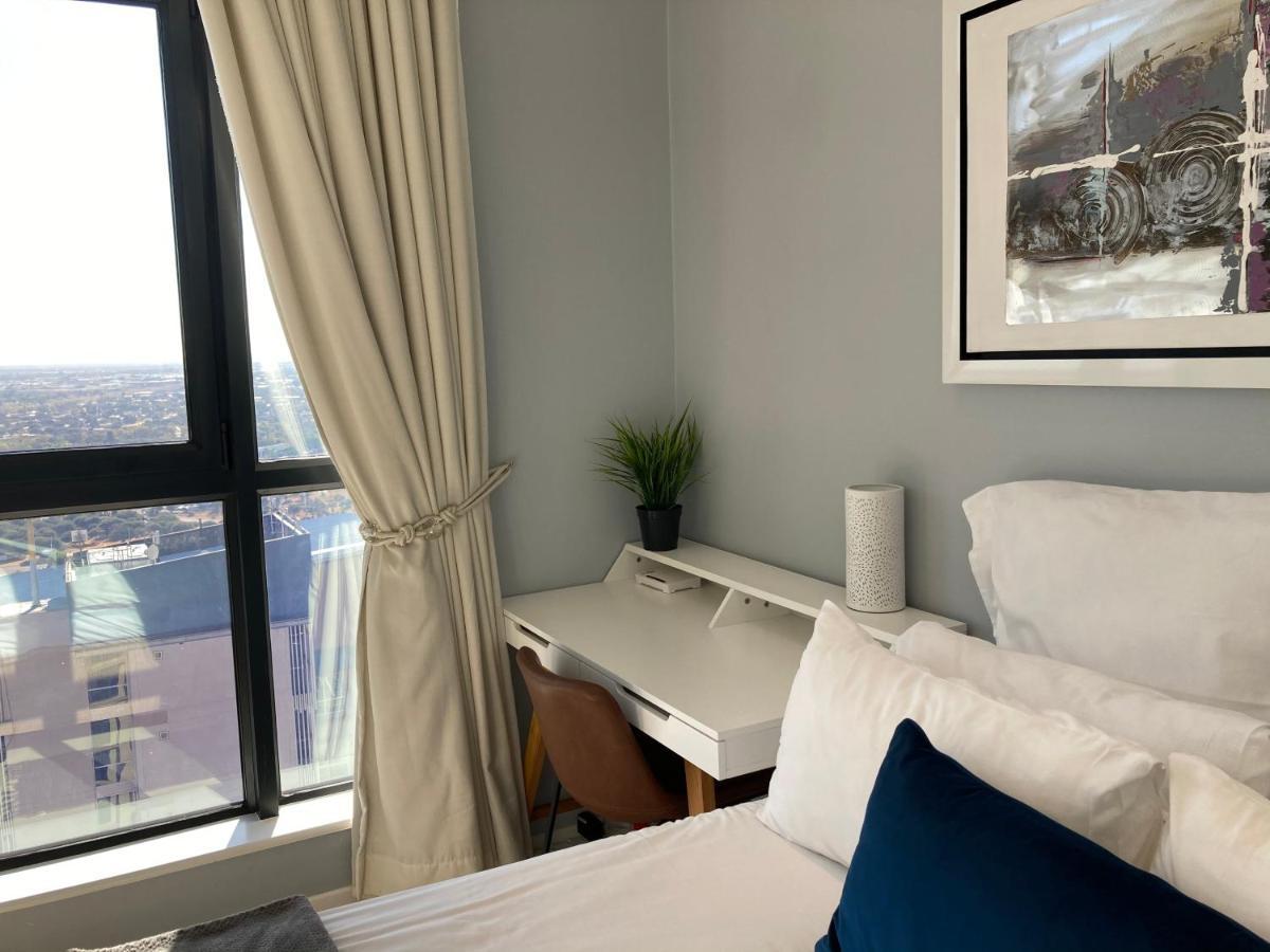 Urban Awe Apartment-Itowers 23Rd Floor غابورون المظهر الخارجي الصورة