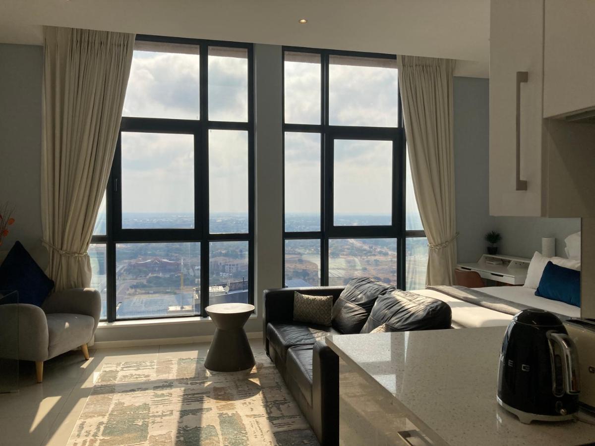 Urban Awe Apartment-Itowers 23Rd Floor غابورون المظهر الخارجي الصورة
