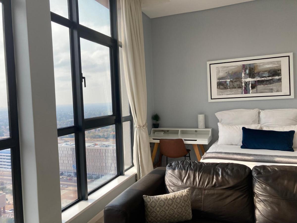 Urban Awe Apartment-Itowers 23Rd Floor غابورون المظهر الخارجي الصورة