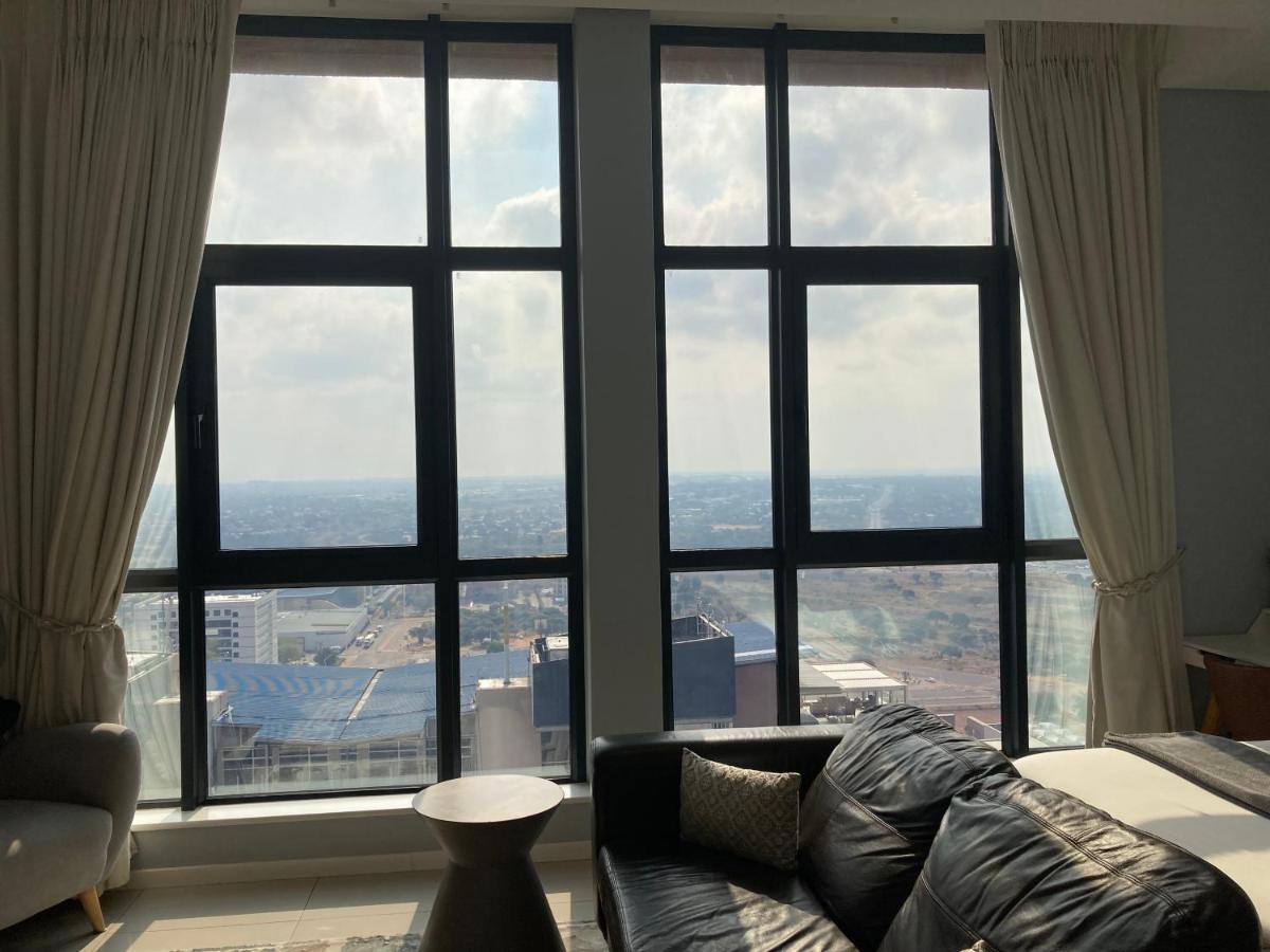 Urban Awe Apartment-Itowers 23Rd Floor غابورون المظهر الخارجي الصورة