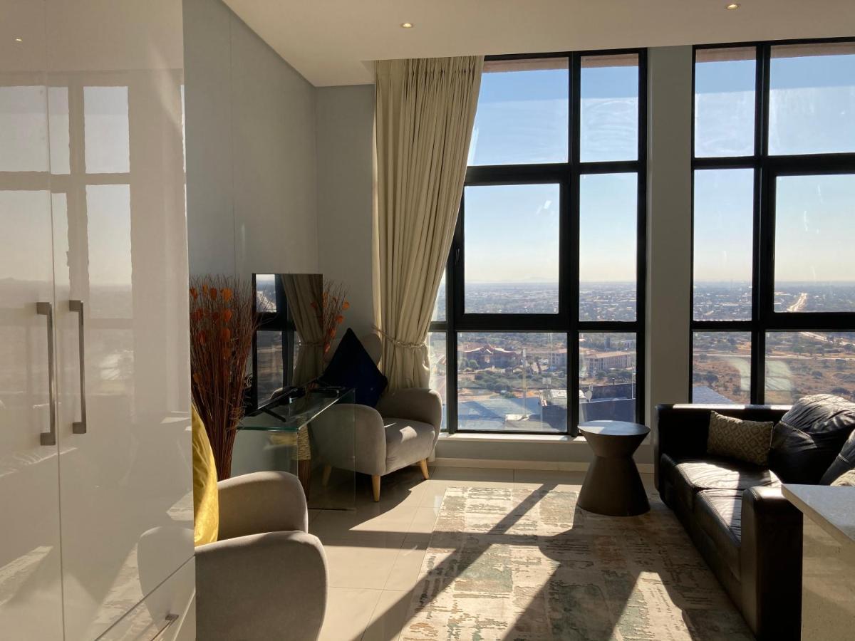Urban Awe Apartment-Itowers 23Rd Floor غابورون المظهر الخارجي الصورة