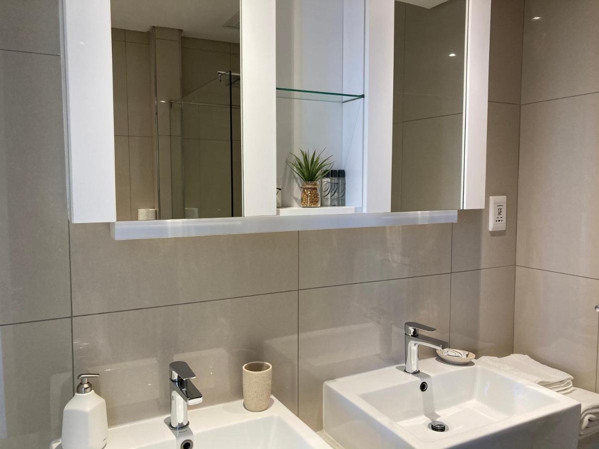 Urban Awe Apartment-Itowers 23Rd Floor غابورون المظهر الخارجي الصورة