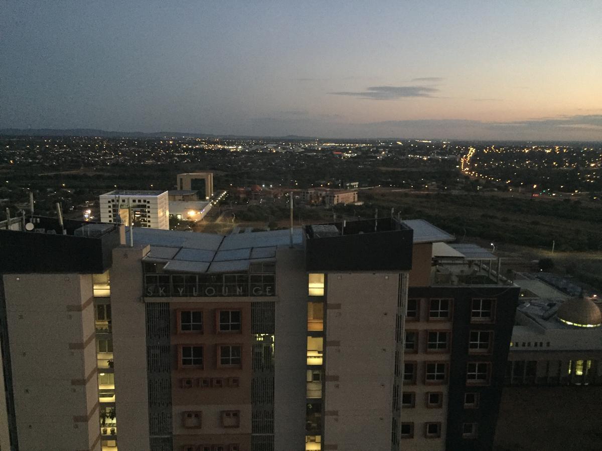 Urban Awe Apartment-Itowers 23Rd Floor غابورون المظهر الخارجي الصورة