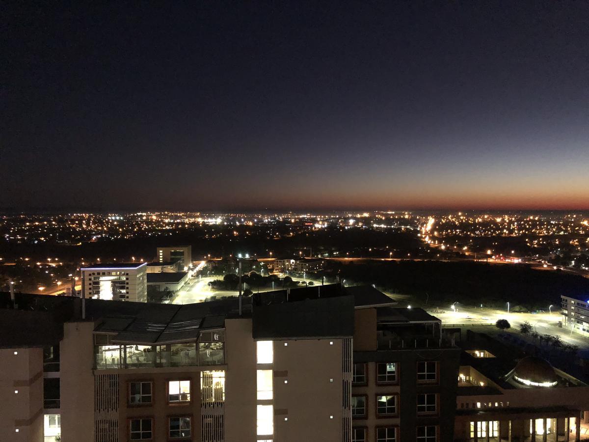 Urban Awe Apartment-Itowers 23Rd Floor غابورون المظهر الخارجي الصورة