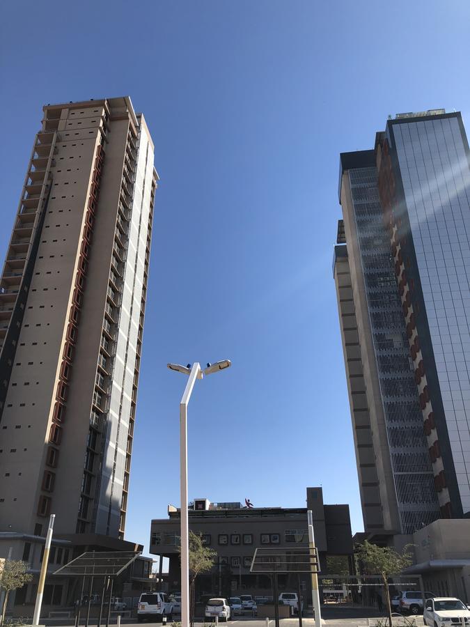 Urban Awe Apartment-Itowers 23Rd Floor غابورون المظهر الخارجي الصورة
