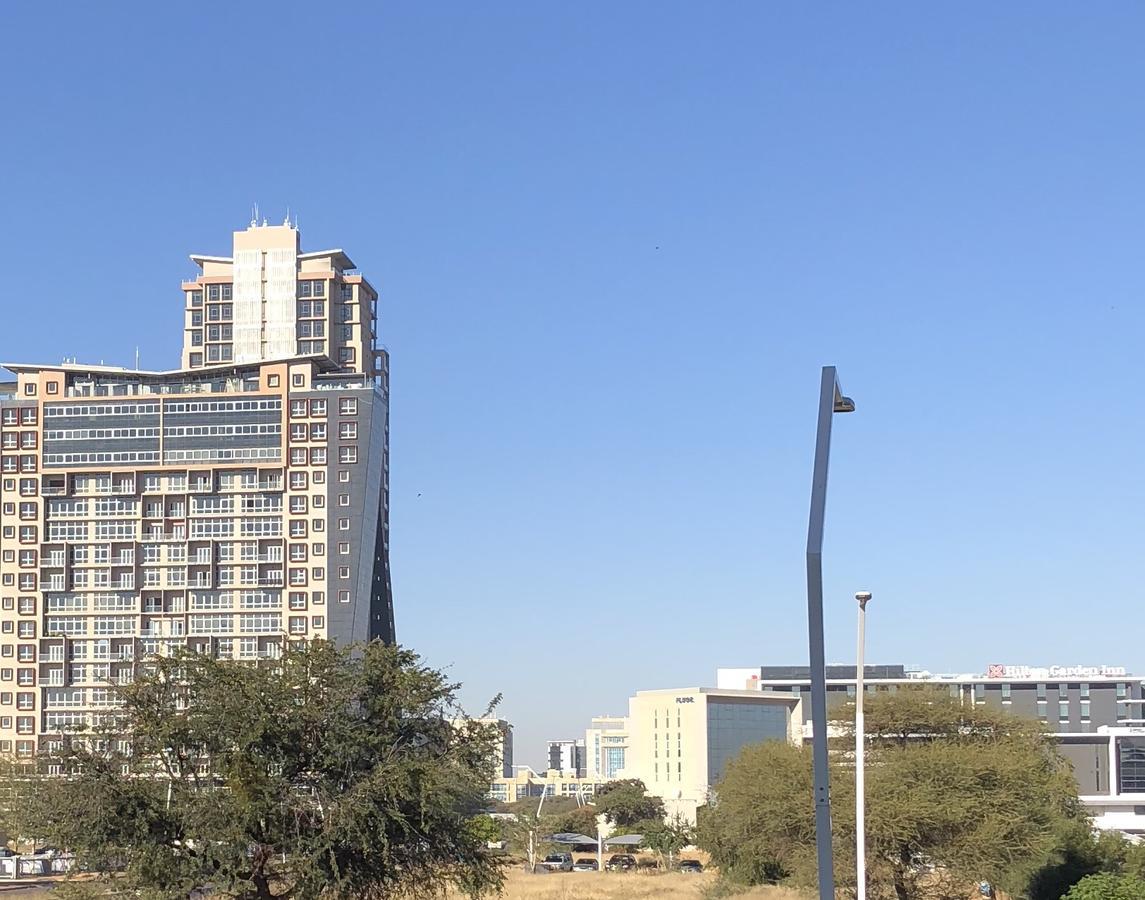 Urban Awe Apartment-Itowers 23Rd Floor غابورون المظهر الخارجي الصورة
